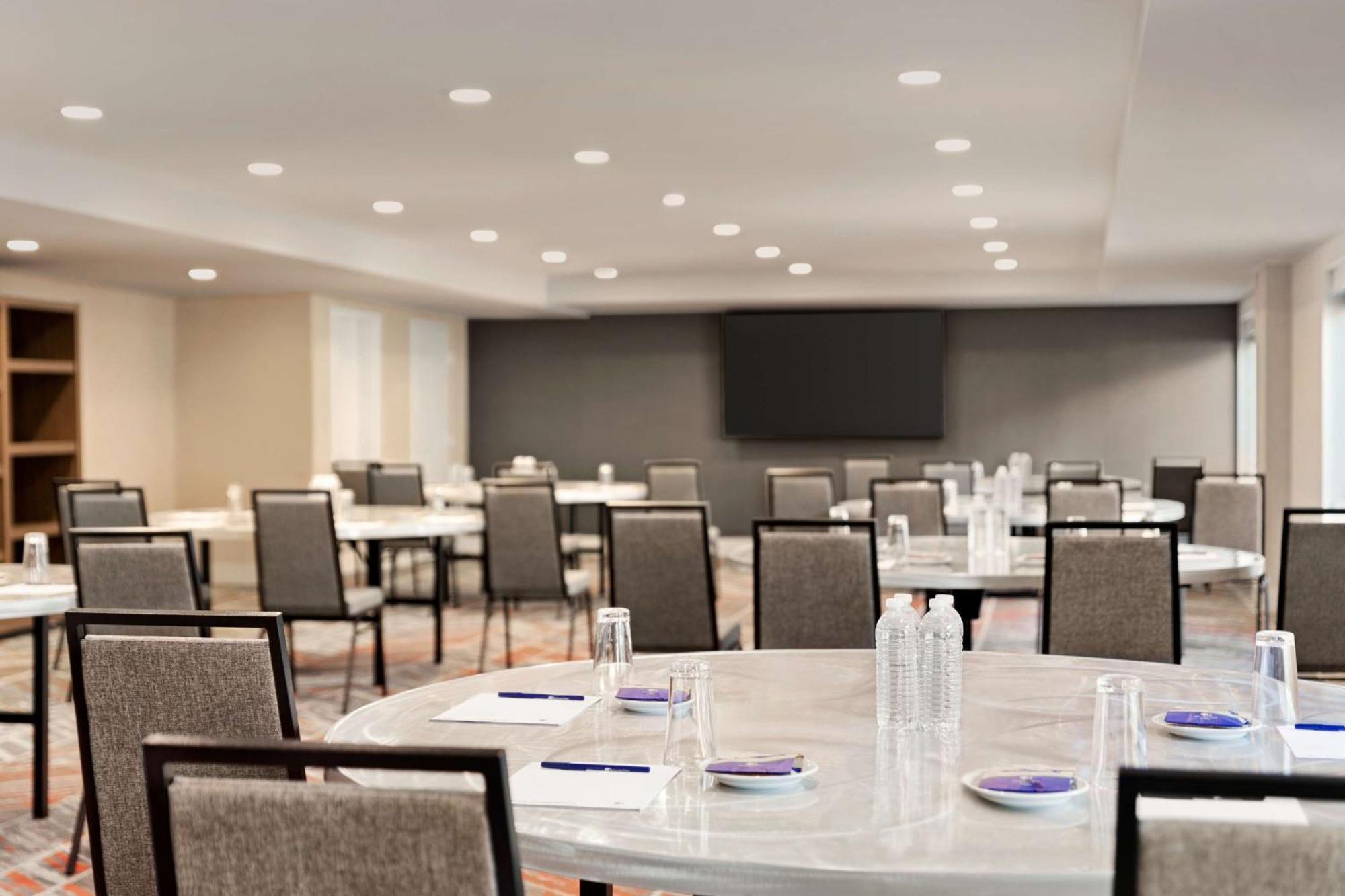 Hotel Doubletree By Hilton Columbus Dublin Exterior foto